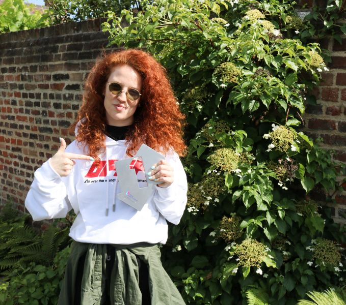 Jess Glynne with her Official Number 1 Single Award from the Official Charts Company for I’ll Be There (credit: OfficialCharts.com)