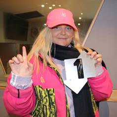 Tones and I with her Official Number 1 Single Award for Dance Monkey (credit: OfficialCharts.com)